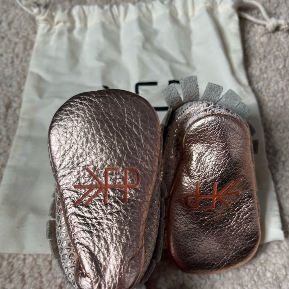 Freshly Picked Classic Moccs size 1. New! Rose gold leather. - Picture 2 of 2